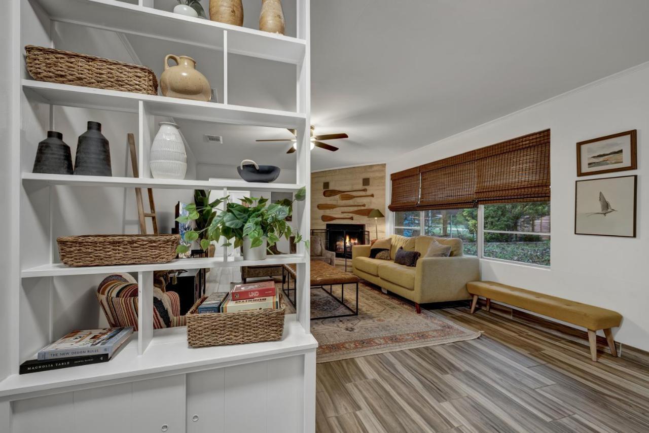 Luxury Lakefront Oasis With Boat Dock-Firepit McQueeney Eksteriør bilde