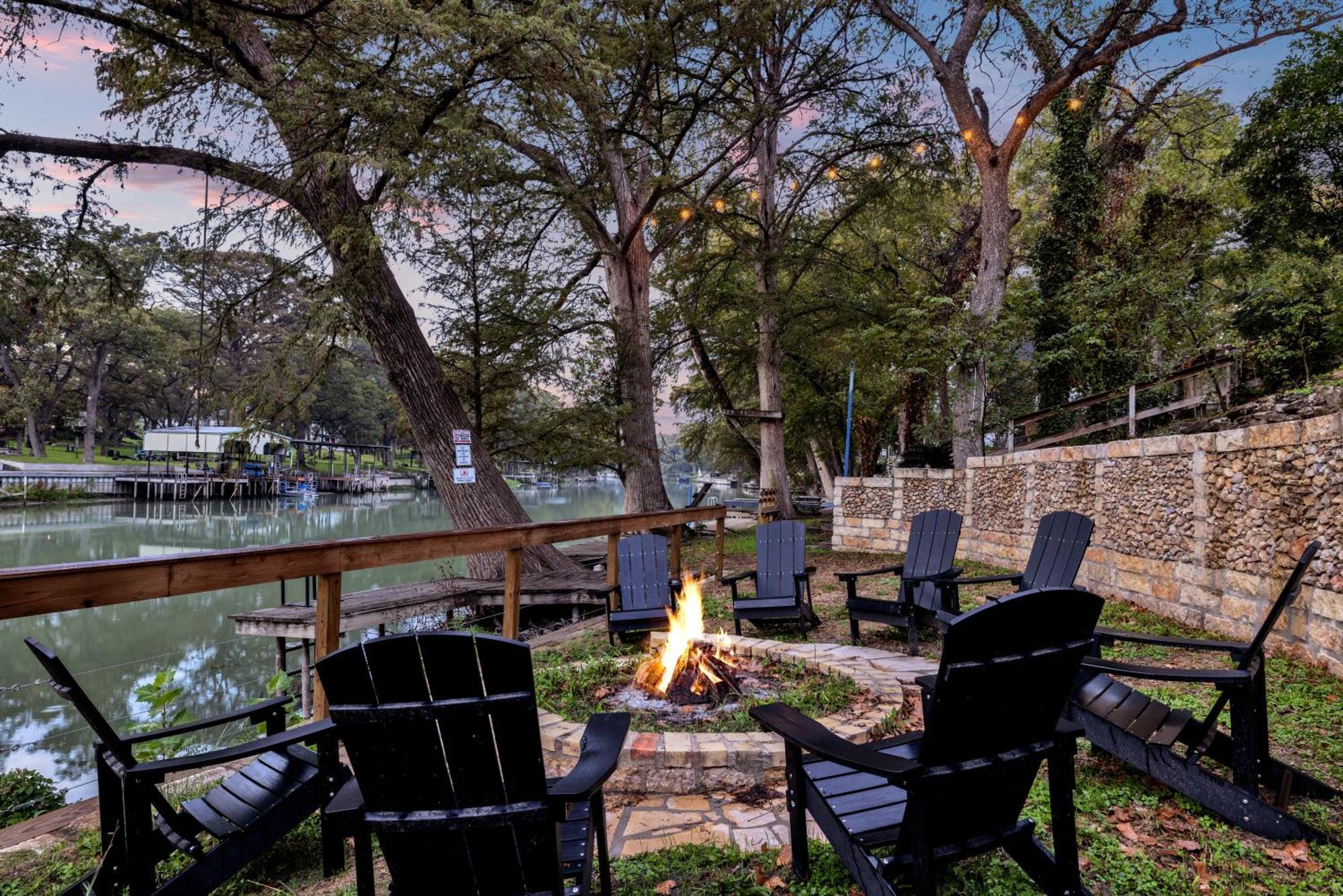 Luxury Lakefront Oasis With Boat Dock-Firepit McQueeney Eksteriør bilde