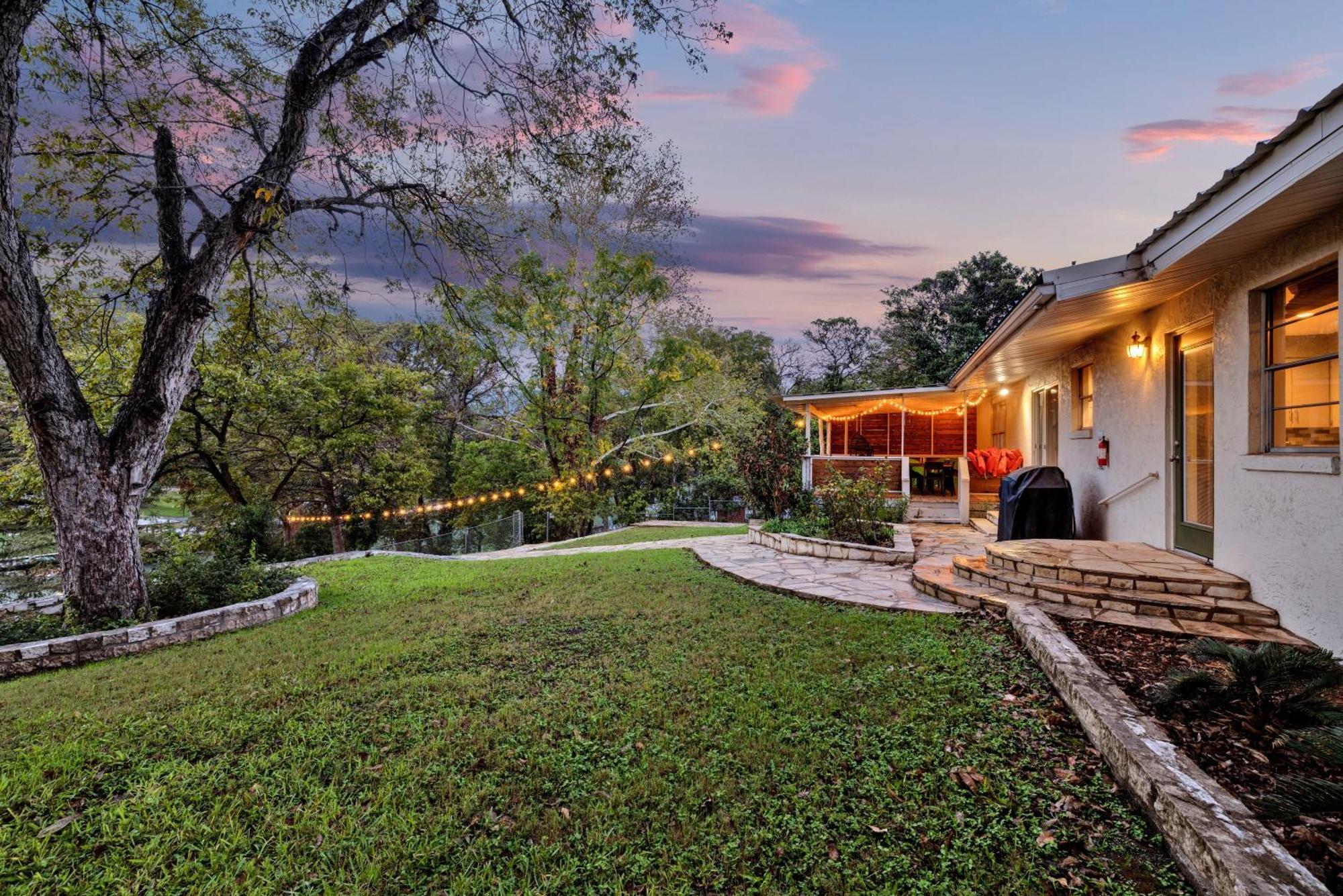Luxury Lakefront Oasis With Boat Dock-Firepit McQueeney Eksteriør bilde